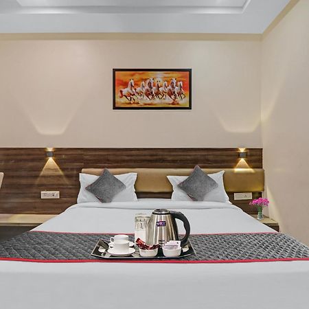 Townhouse 1150 Hotel Dayal Palace Chinhat Ngoại thất bức ảnh