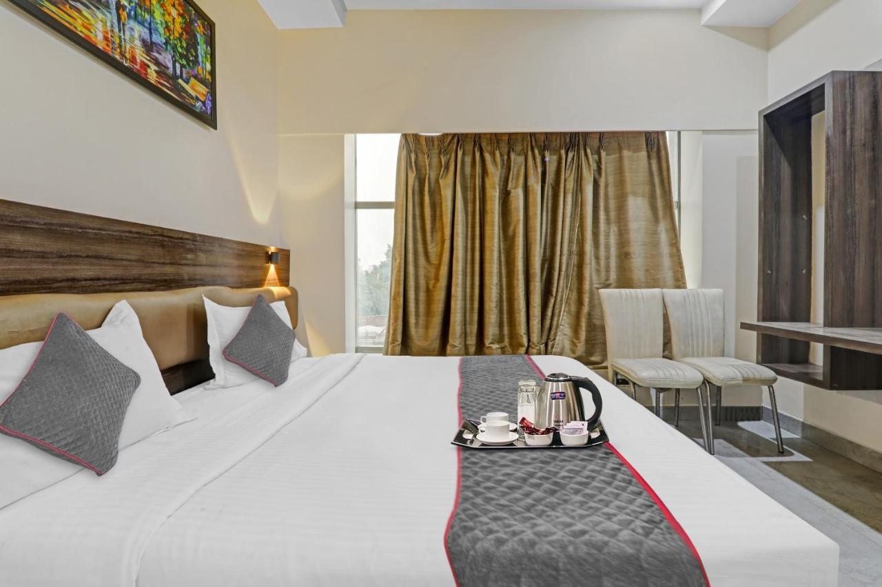 Townhouse 1150 Hotel Dayal Palace Chinhat Ngoại thất bức ảnh