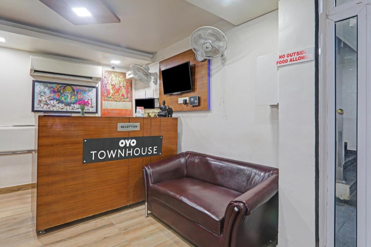 Townhouse 1150 Hotel Dayal Palace Chinhat Ngoại thất bức ảnh