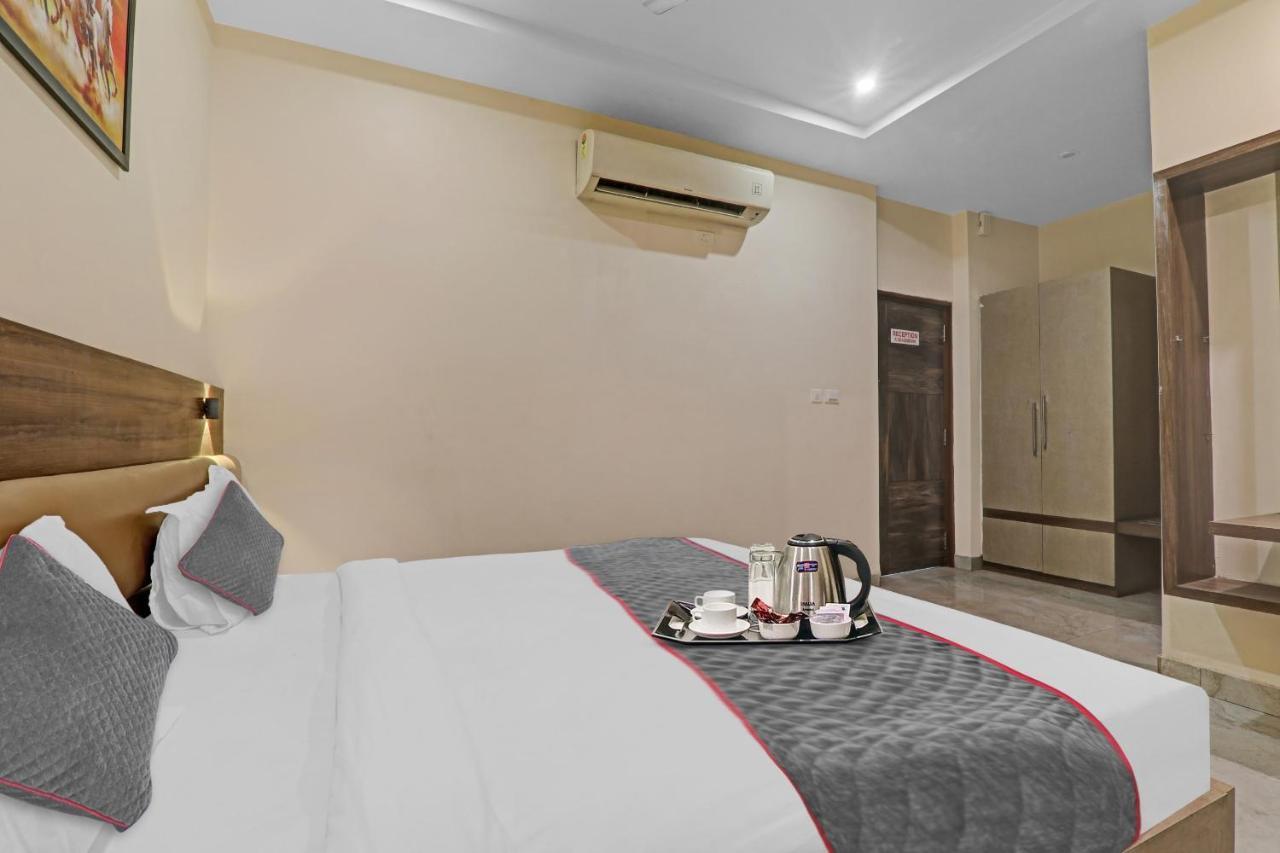 Townhouse 1150 Hotel Dayal Palace Chinhat Ngoại thất bức ảnh