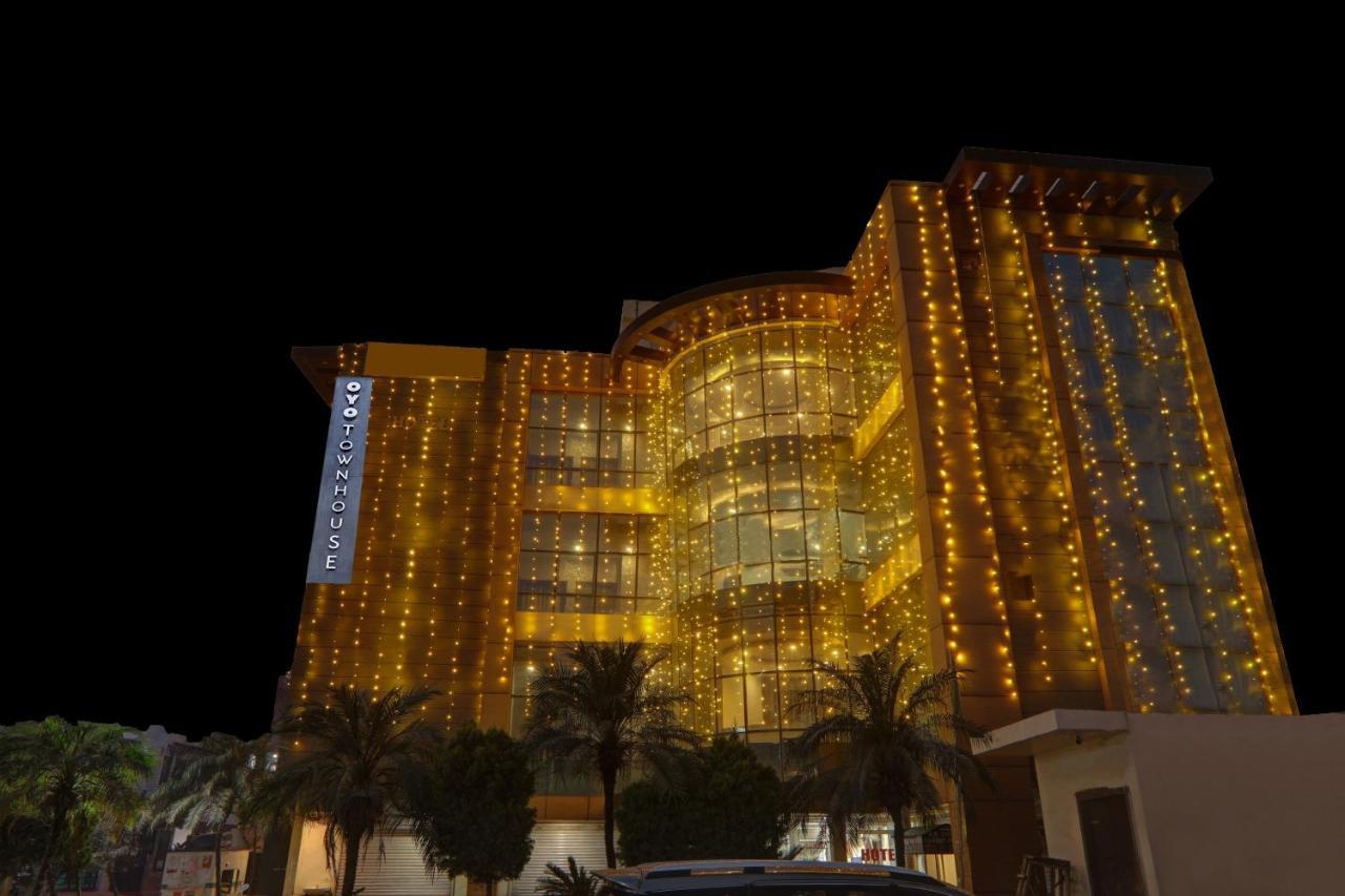 Townhouse 1150 Hotel Dayal Palace Chinhat Ngoại thất bức ảnh