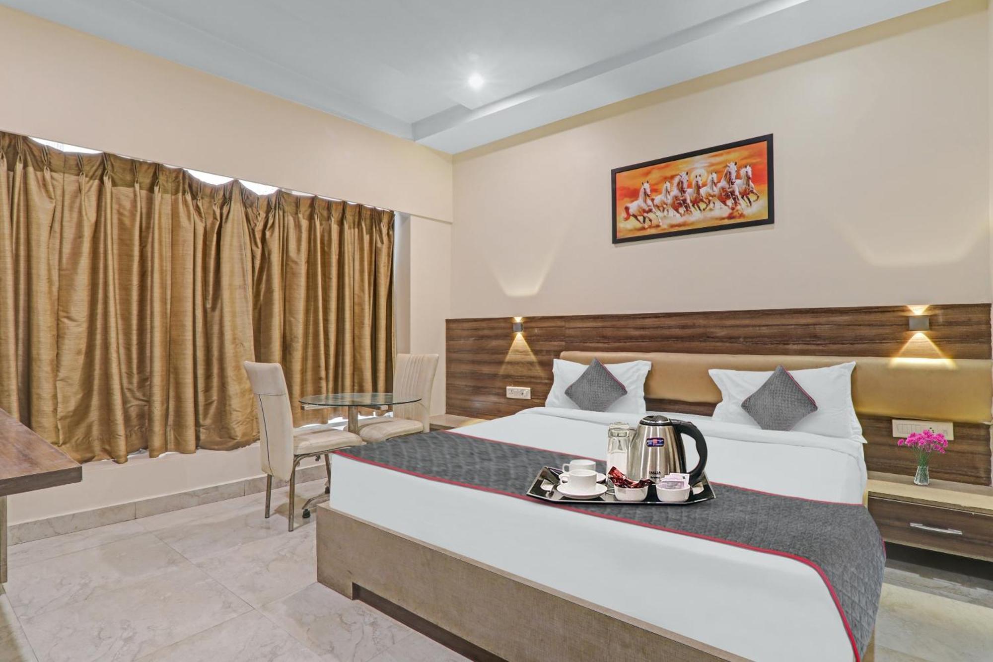 Townhouse 1150 Hotel Dayal Palace Chinhat Ngoại thất bức ảnh