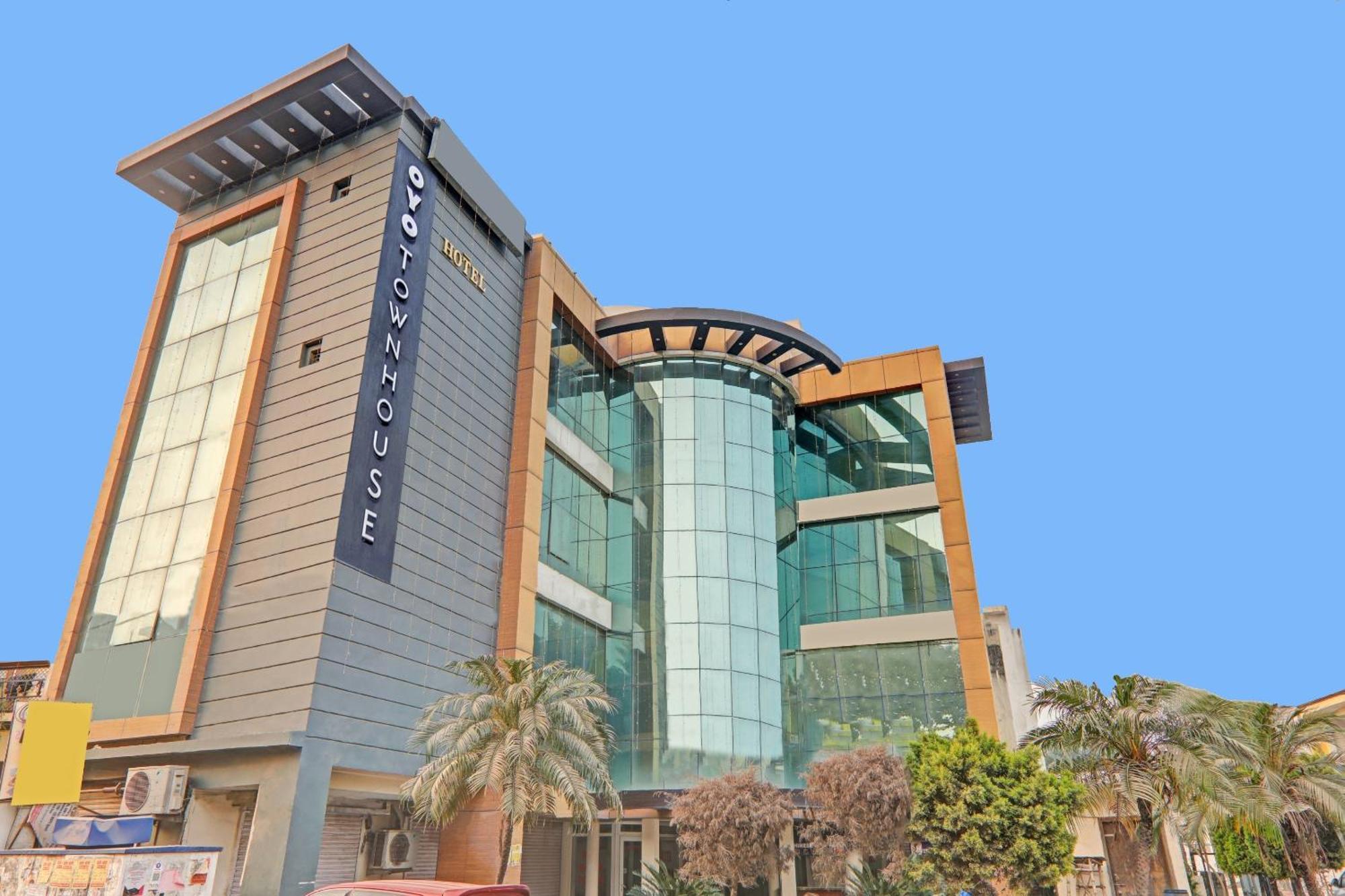 Townhouse 1150 Hotel Dayal Palace Chinhat Ngoại thất bức ảnh