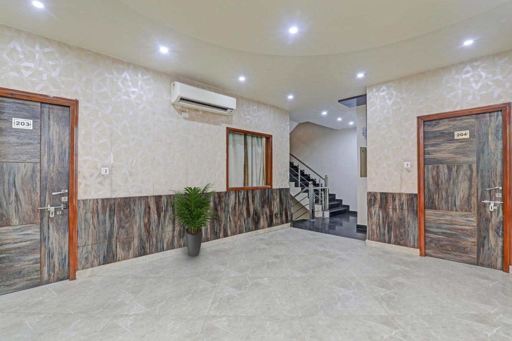 Townhouse 1150 Hotel Dayal Palace Chinhat Ngoại thất bức ảnh