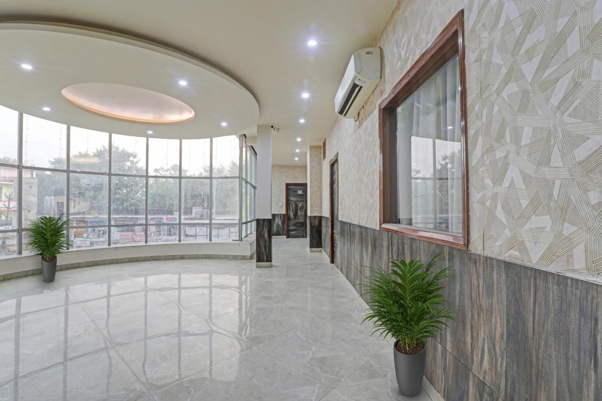 Townhouse 1150 Hotel Dayal Palace Chinhat Ngoại thất bức ảnh