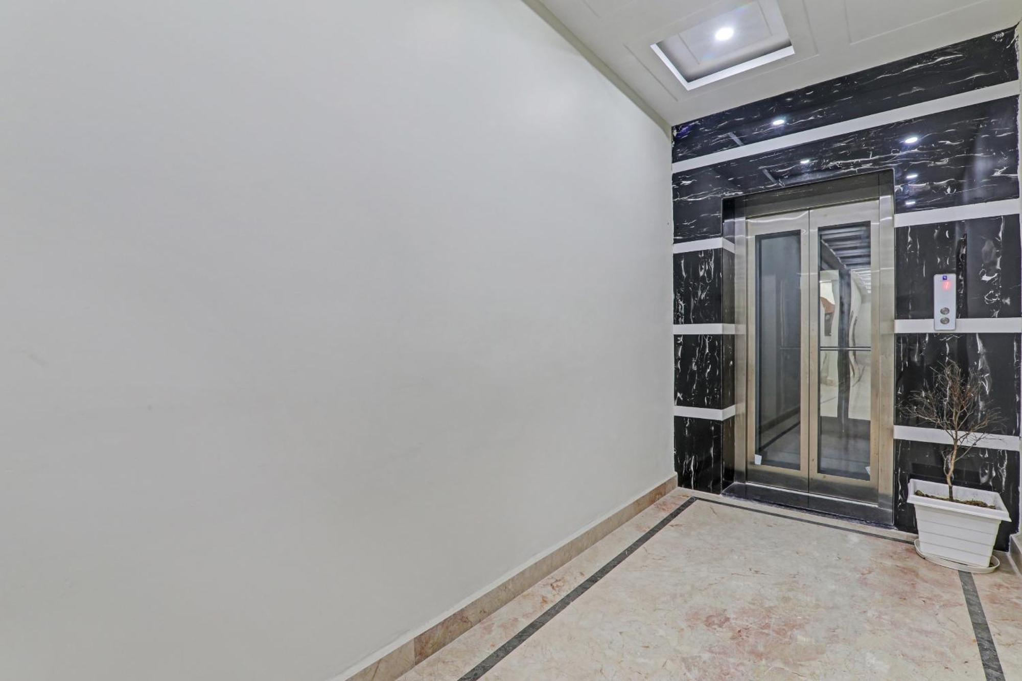 Townhouse 1150 Hotel Dayal Palace Chinhat Ngoại thất bức ảnh