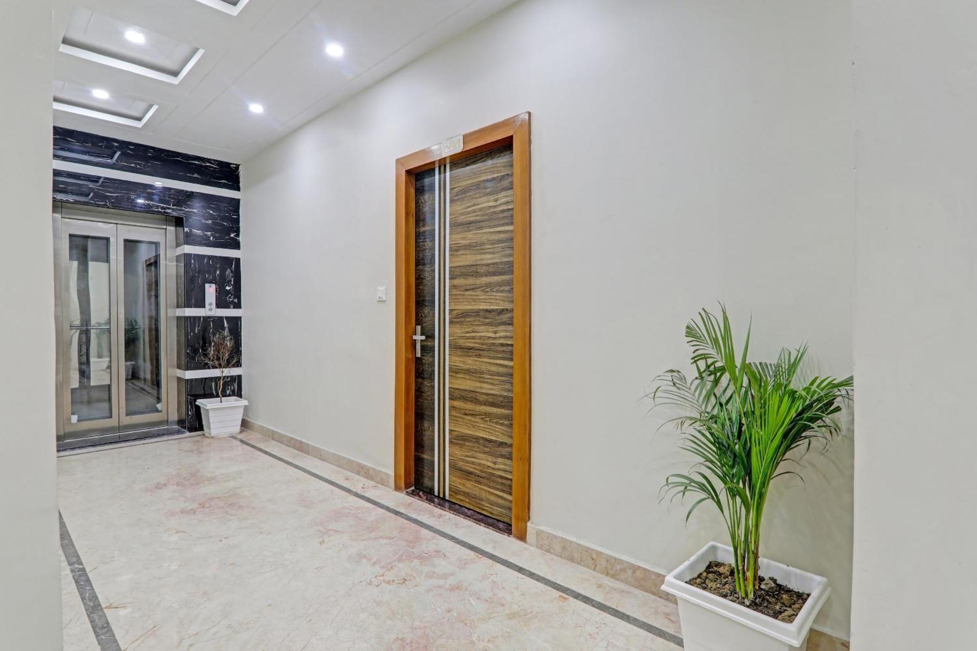 Townhouse 1150 Hotel Dayal Palace Chinhat Ngoại thất bức ảnh